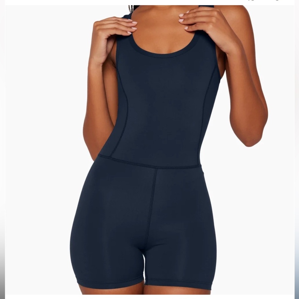 NWOT set active romper NAVY. It just doesn’t fit!